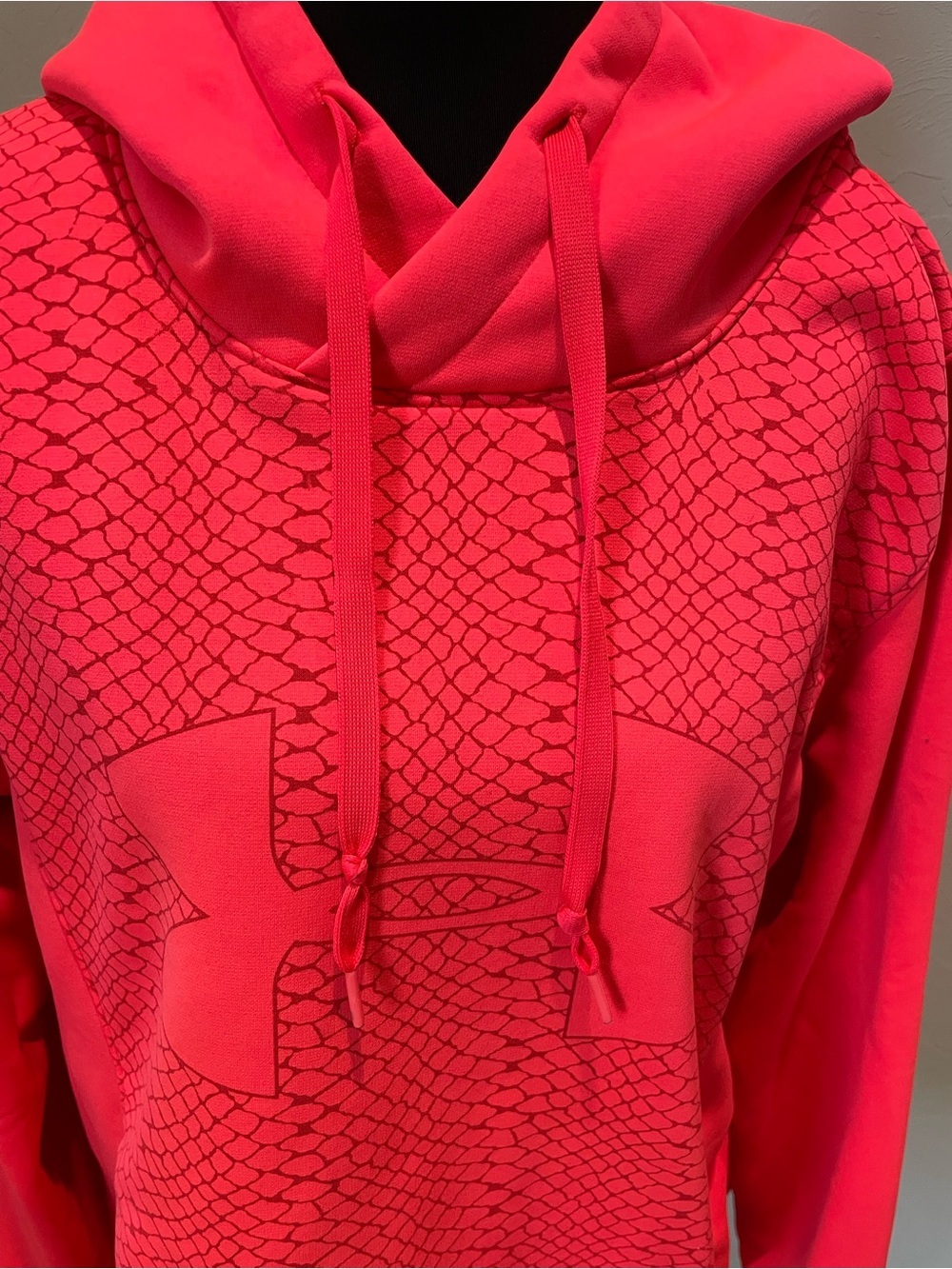 Under Armour Women's Hot Pink Pullover Hoodie Coldgear - Picture 2 of 5